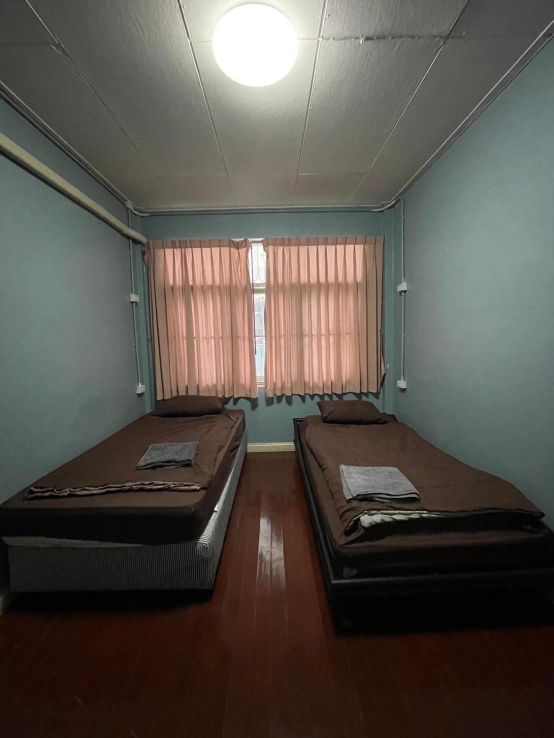 Sura Hostel Bangkok Near Mrt Phra Ram 9 Exterior foto