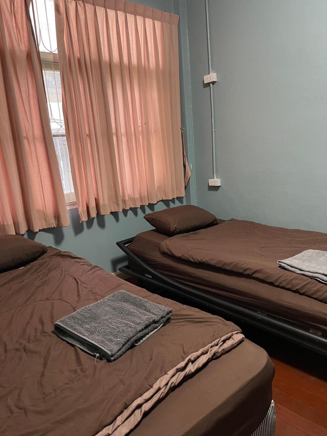 Sura Hostel Bangkok Near Mrt Phra Ram 9 Exterior foto